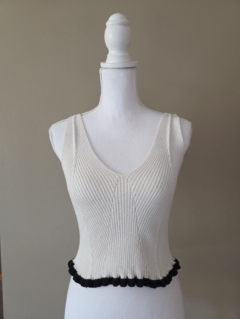 Zara Off White Ribbed Knit v Neck Tank Top Black Lettuce Trim